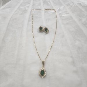 Elegant Gold and Green Jewelry Set